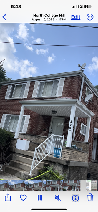 2060 W Galbraith Rd in Cincinnati, OH - Building Photo