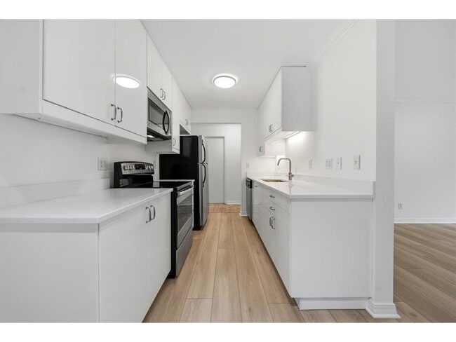 821 Douglas Ave in Minneapolis, MN - Building Photo - Building Photo