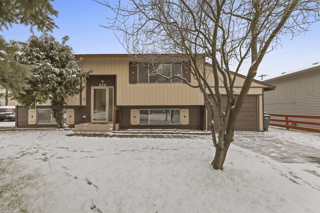 626 S Beeman St, Unit 102