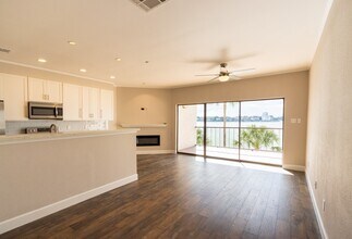 401 Lakeside Ln in Houston, TX - Building Photo - Building Photo