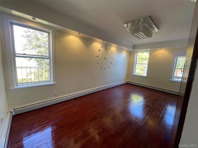 221 Bedford Ave in Bellmore, NY - Building Photo - Building Photo