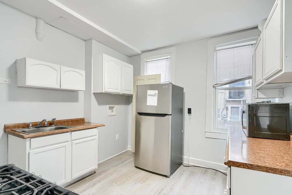 151X E Hoffman St in Baltimore, MD - Building Photo