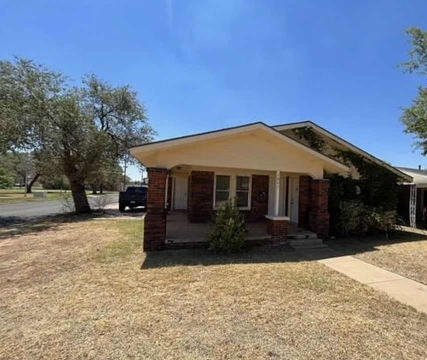 2401 21st St in Lubbock, TX - Building Photo