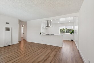 Sahara Apartments in Bellflower, CA - Building Photo - Building Photo