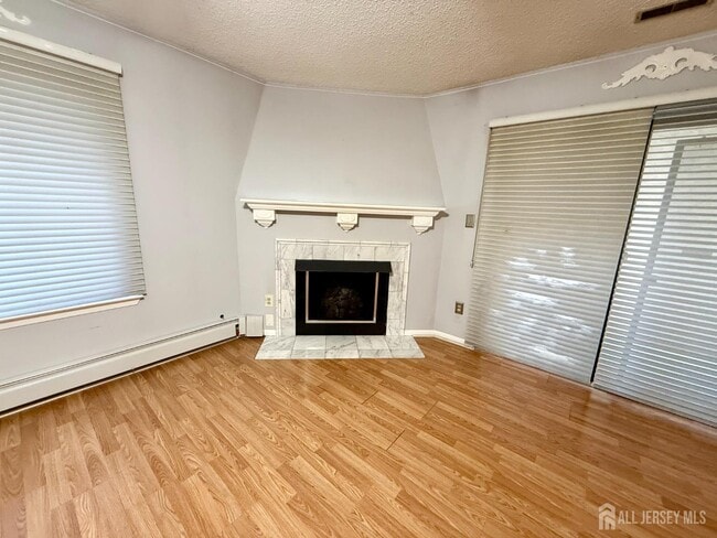 1 Carriage Pl in Edison, NJ - Building Photo - Building Photo