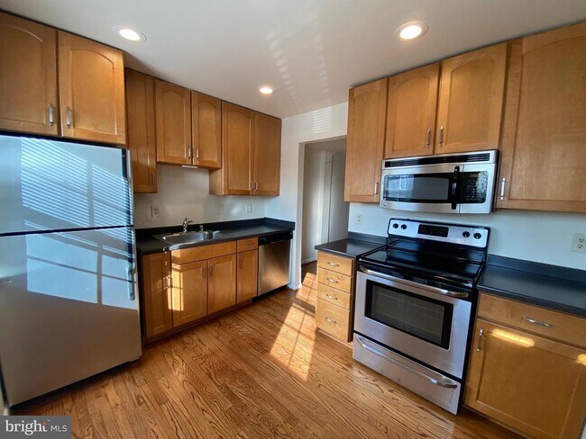 property at 7432 Pohick Rd