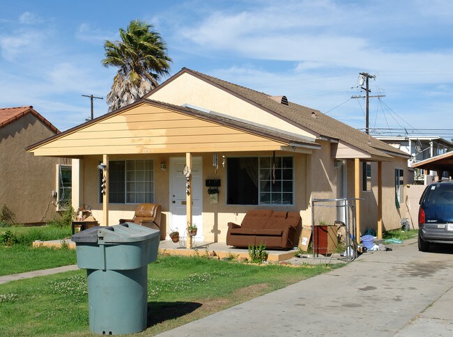 752 S F St in Oxnard, CA - Foto de edificio - Building Photo