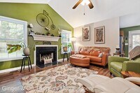 127 Crookham Ct photo'