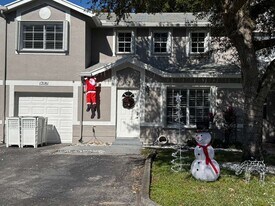 12181 SW 49th Ct in Cooper City, FL - Building Photo