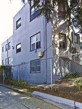 2324 E 19th St in Oakland, CA - Building Photo - Building Photo