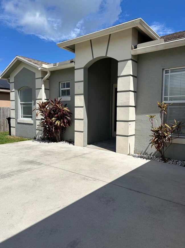 property at 1573 SW Merchant Ln