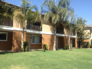 HAZELWOOD APARTMENTS in Lemoore, CA - Foto de edificio - Interior Photo