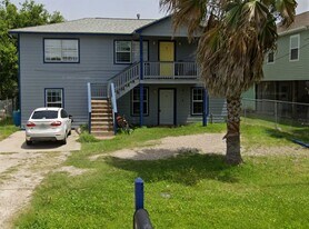 4710 Pelican in Hitchcock, TX - Building Photo