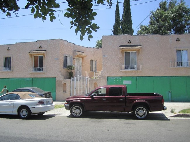 5217 Longfellow St in Los Angeles, CA - Foto de edificio - Building Photo