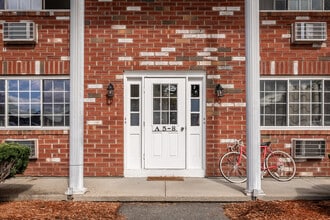 Lantern Court Apartments in Sunderland, MA - Building Photo - Building Photo