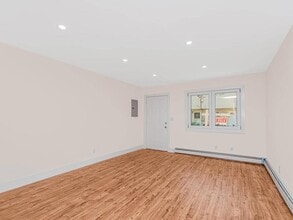 22 Betty Ct in Staten Island, NY - Building Photo - Building Photo