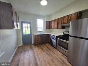 577 Conarroe St in Philadelphia, PA - Building Photo - Building Photo