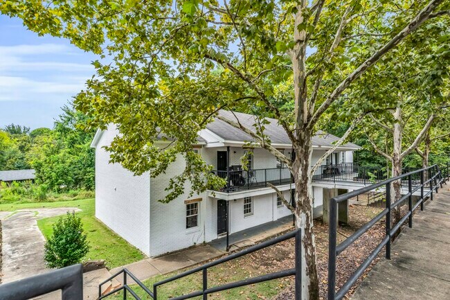 The Ridge Apartments in Starkville, MS - Foto de edificio - Building Photo