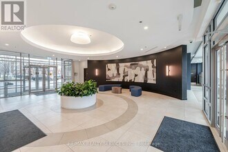 215 Queen St E in Brampton, ON - Building Photo - Building Photo