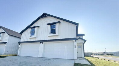 913 Cooksey Ct in Grandview, TX - Building Photo - Building Photo