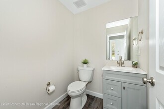 14 Stuart Dr in Freehold, NJ - Building Photo - Building Photo