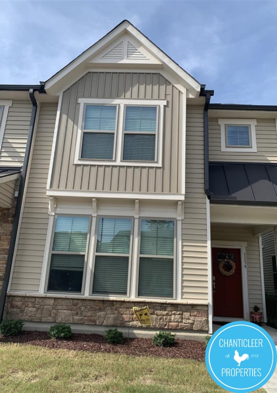 property at 1134 Metropolitan Dr