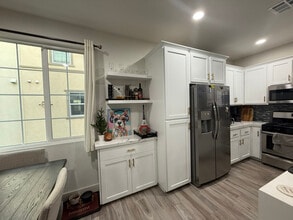 1592 Santa Sabine in San Diego, CA - Building Photo - Building Photo