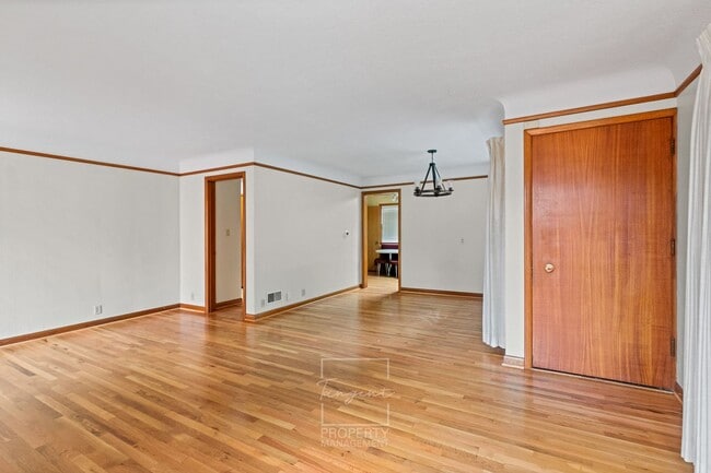 property at 4733 SE Franklin St