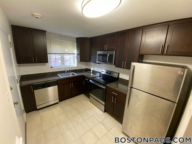 17 Captain Parker Arms in Lexington, MA - Building Photo - Building Photo