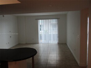 7266 SW 88th St in Miami, FL - Building Photo - Building Photo