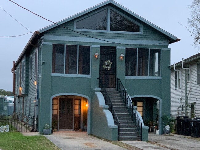 property at 1808 Moss St