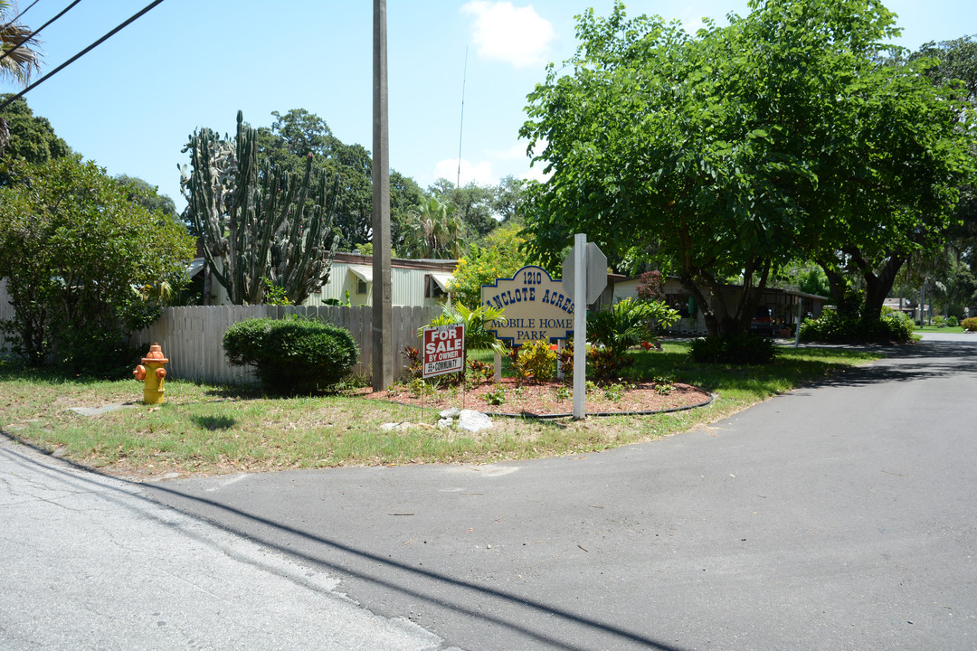 Anclote Acres Mobile Home Park in Holiday, FL - Foto de edificio