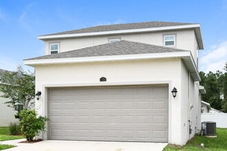 1109 Atlantic Ave in Fruitland Park, FL - Foto de edificio - Building Photo