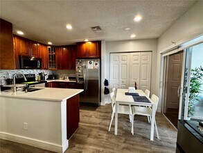 804 208th Cir in Pembroke Pines, FL - Building Photo - Building Photo