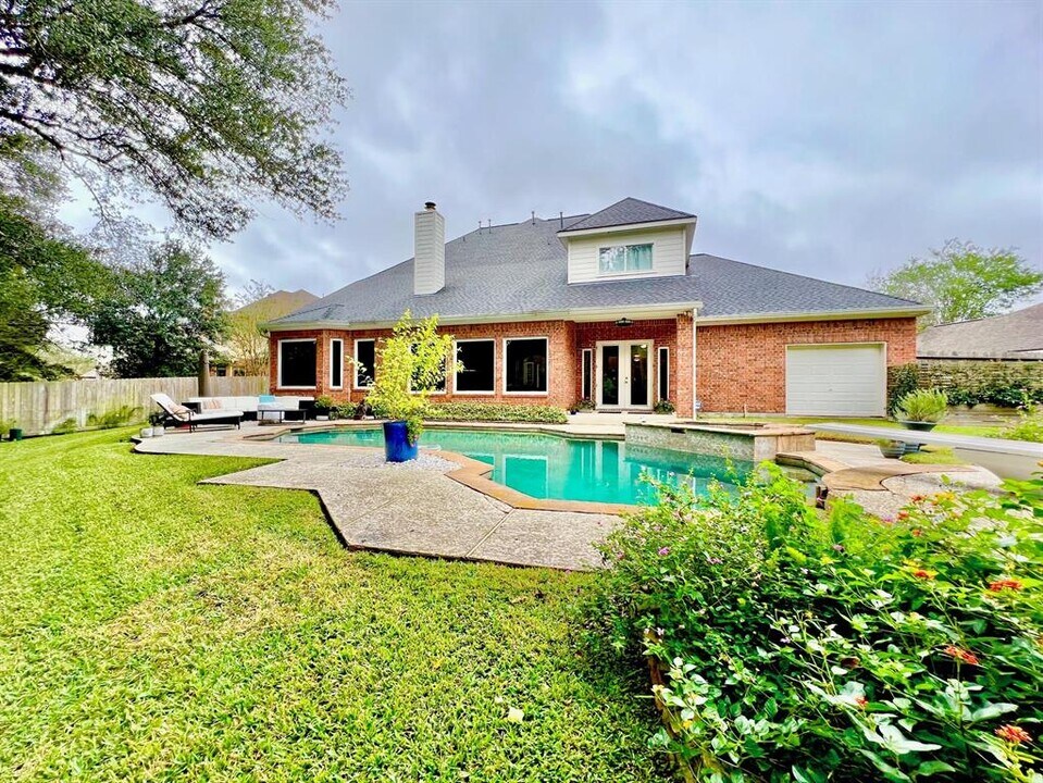 318 Winding Oak Ln in League City, TX - Building Photo