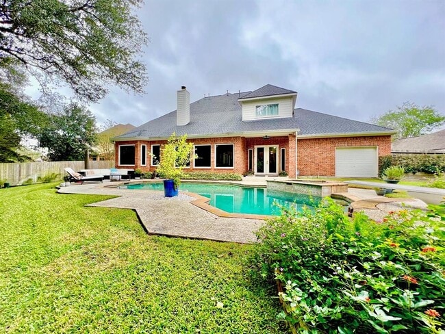 property at 318 Winding Oak Ln