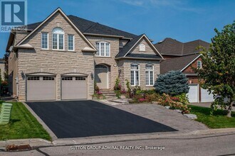 19 Langtry Pl in Vaughan, ON - Building Photo - Building Photo