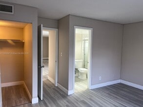3400 Foxcroft Rd in Miramar, FL - Building Photo - Building Photo
