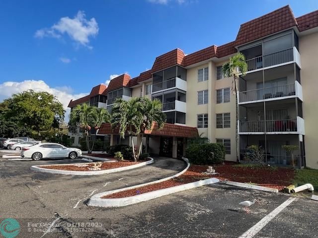 4170 Inverrary Dr in Lauderhill, FL - Building Photo - Building Photo