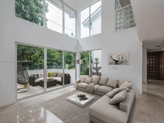 4000 Alhambra Cir in Coral Gables, FL - Building Photo - Building Photo