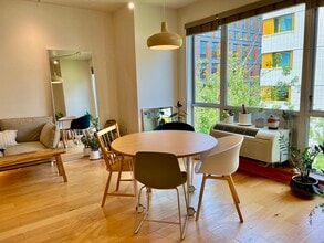 1125 NW 9th Ave, Unit APT 420 in Portland, OR - Building Photo - Building Photo