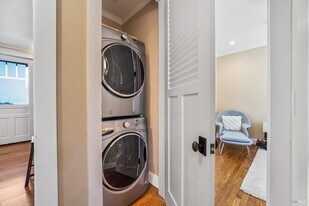 406 North St in Healdsburg, CA - Building Photo
