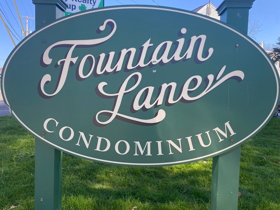 18 Fountain Ln in Weymouth, MA - Building Photo