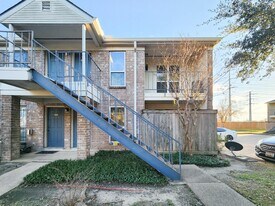 3900 Woodchase Dr in Houston, TX - Building Photo