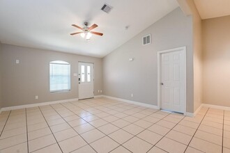425 N 7th St in La Porte, TX - Foto de edificio - Building Photo