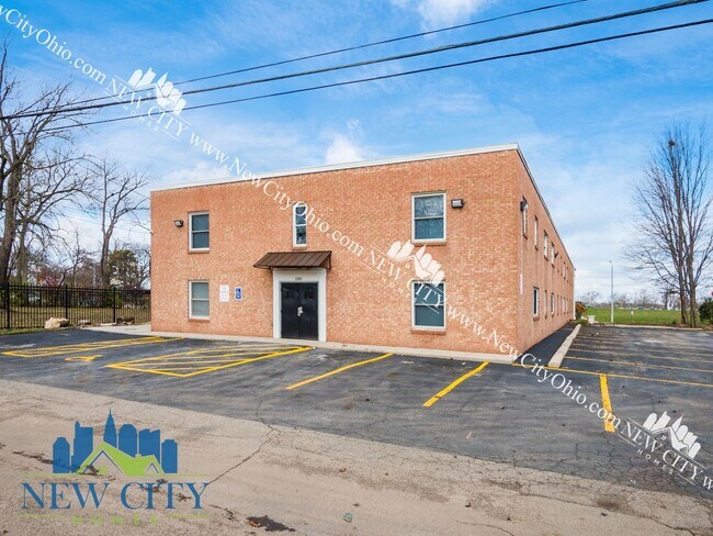 2085 W Broad St in Columbus, OH - Building Photo - Building Photo