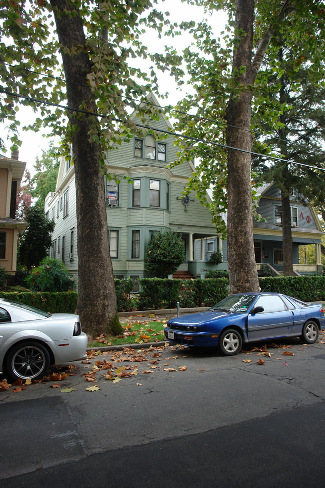 512 W 3rd St in Chico, CA - Building Photo - Building Photo