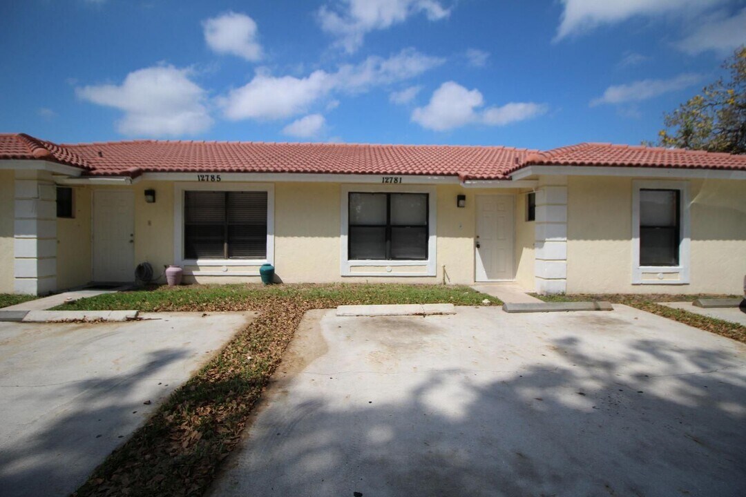 12785 Peconic Ct in Wellington, FL - Building Photo