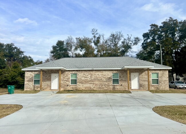 property at 2370 Fernwood Rd