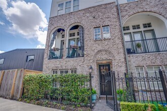 1102 Thompson St in Houston, TX - Building Photo - Building Photo